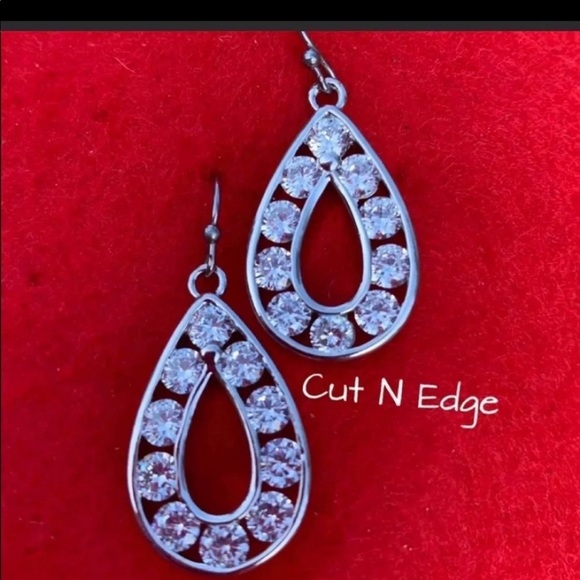 Montana Silversmith Earrings - Picture 1 of 6